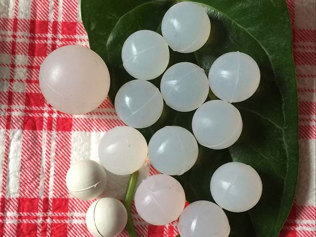 硅膠球與橡膠球的差別，硅膠球是食品級(jí)，橡膠球是工業(yè)品