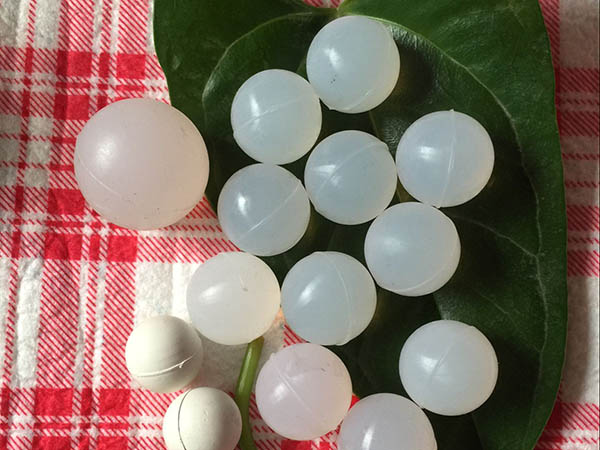 黑龍江的王總你訂購的直徑70mm按摩硅膠球現(xiàn)在發(fā)貨了