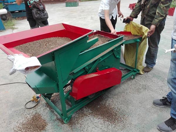 新鄉(xiāng)耐爾特廠家生產(chǎn)小型比重篩選機(jī)水稻除雜質(zhì)機(jī)黃豆清選機(jī)效果杠
