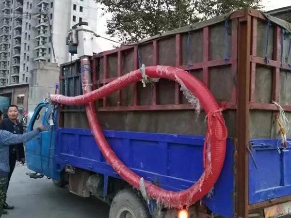 哈爾濱裝車想用軟管吸糧食機可以使用嗎？《加強耐磨的軟管吸糧食