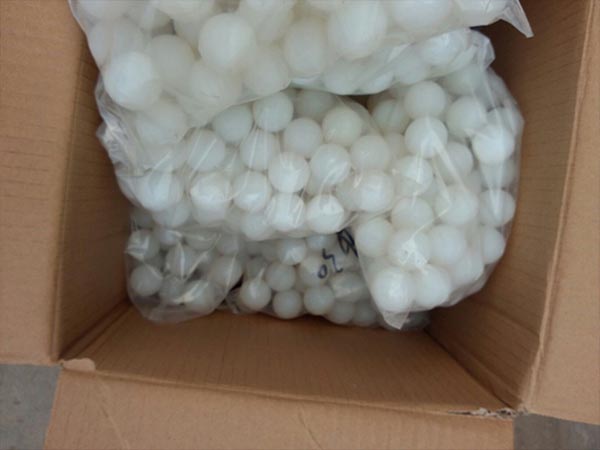 實(shí)心28mm硅膠球具有彈性好，耐磨，耐高溫和不易脫落的優(yōu)點(diǎn)