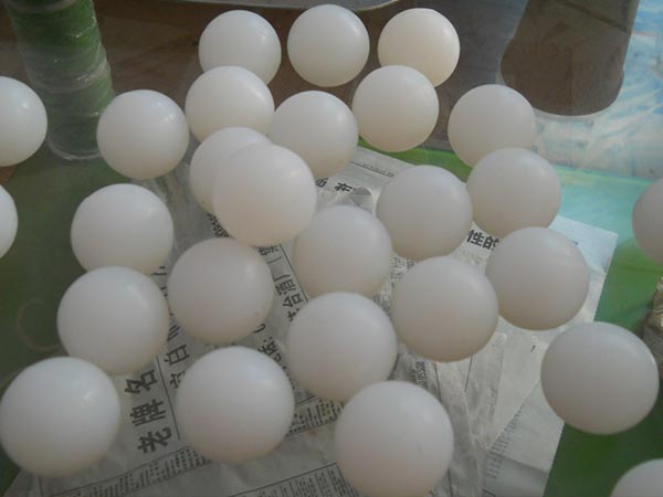 20mm干洗店硅膠球的特性：無毒環(huán)保耐高溫、密封、
