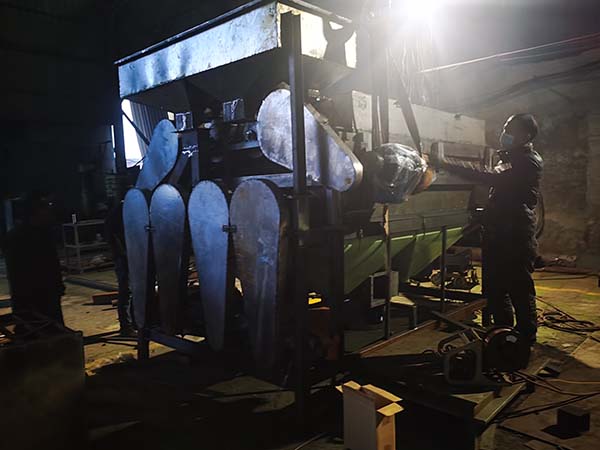 用于種子加工和農副產品處理行業(yè)，對豆類、小麥、谷物、綠豆、大豆、黃豆、紅小豆、玉米、大米、稻米、高粱、大麥、黑麥、青稞、小豆、松子、榛子等糧食作物及堅果類有很好的拋光效果，特別對清選過的豆類谷物效果更佳。